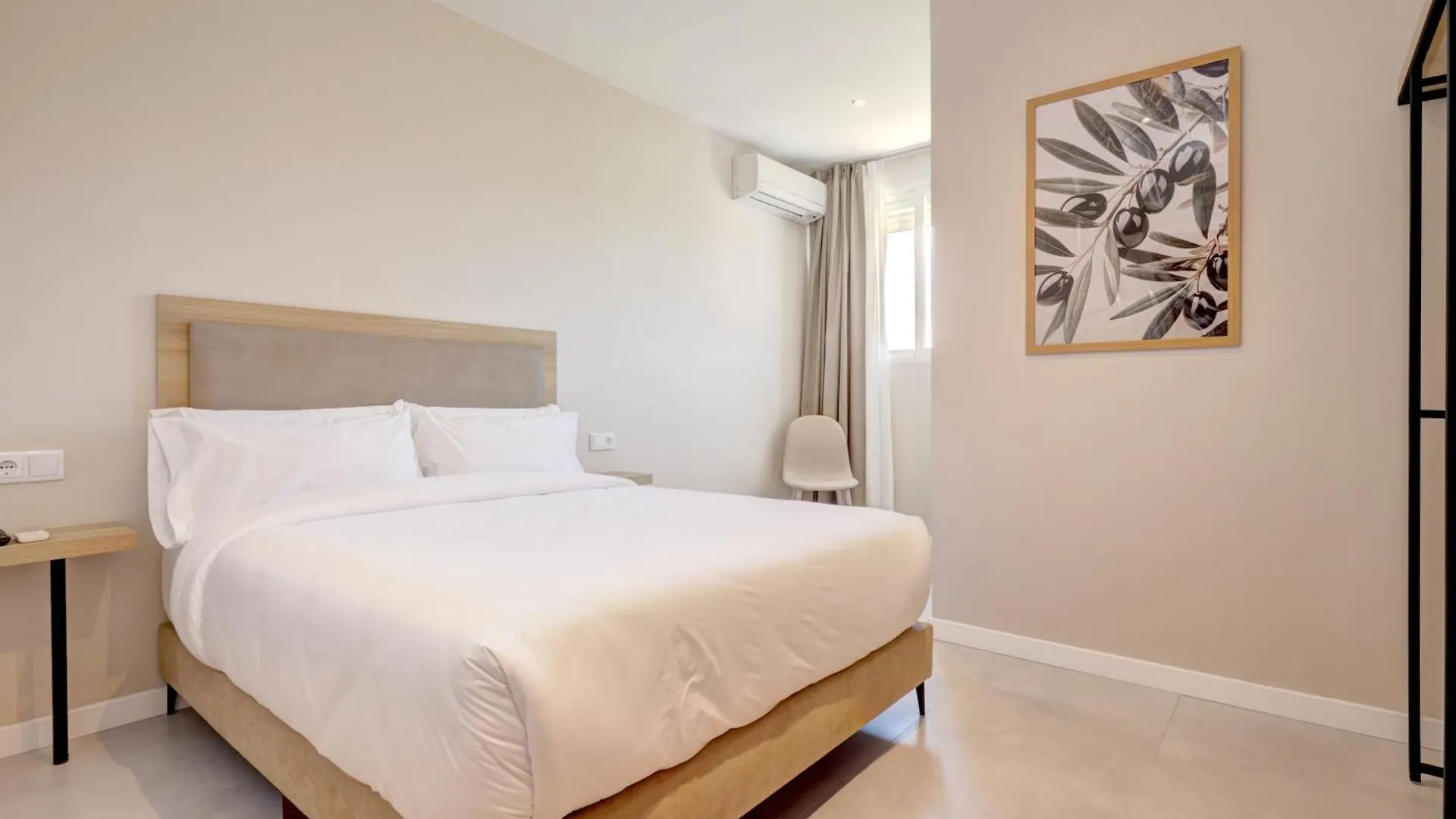 بيت ضيافة Hostal Puerta Almar إِستيبونا