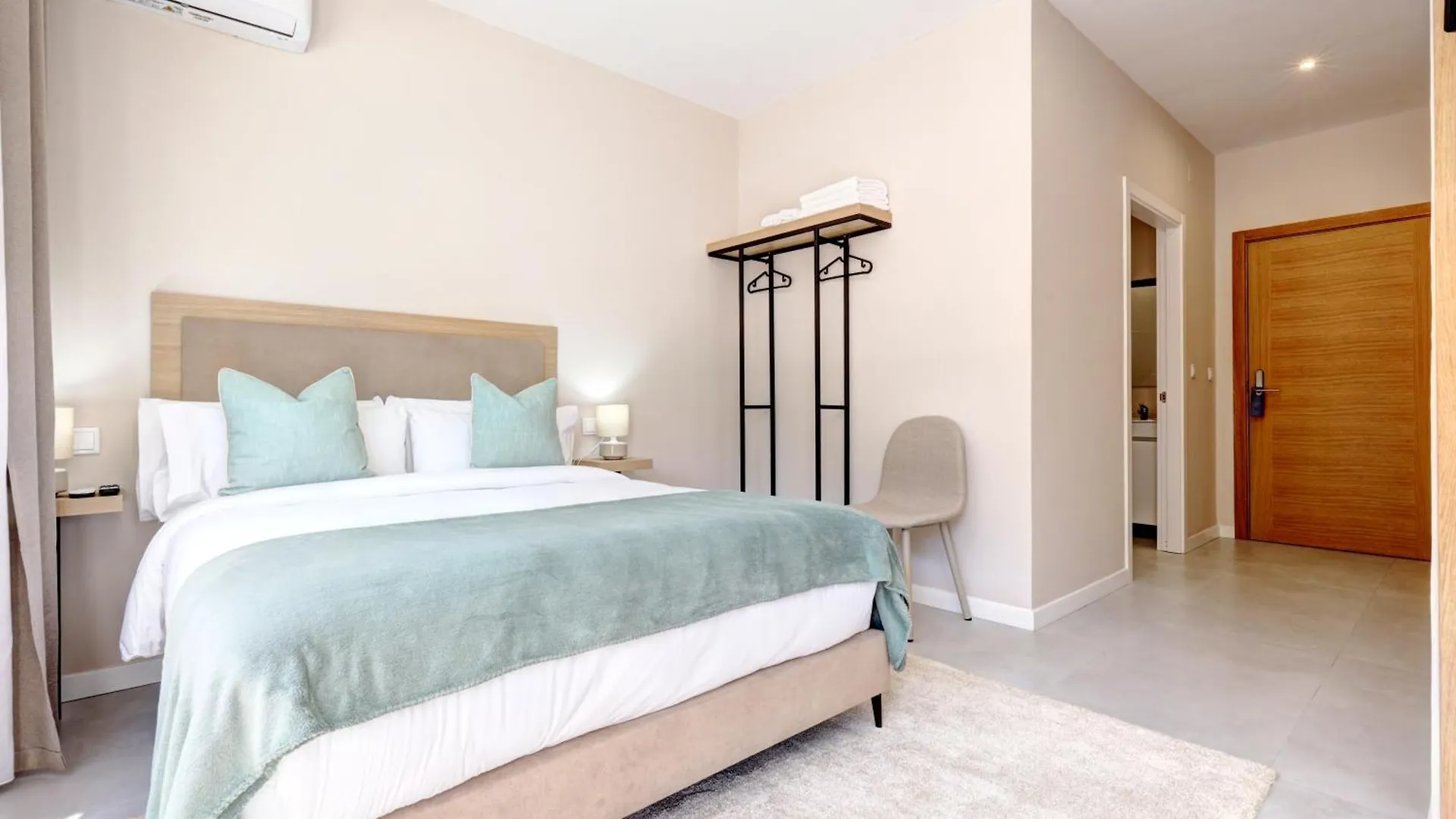 Hostal Puerta Almar Estepona 0*,