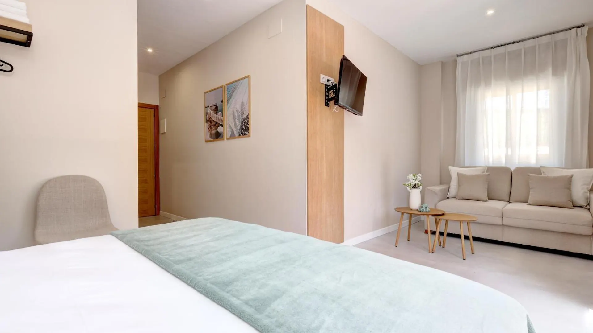 Guest house Hostal Puerta Almar Estepona