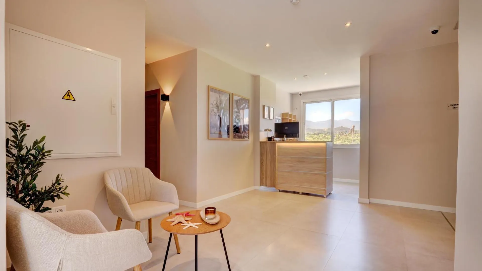 Hostal Puerta Almar إِستيبونا بيت ضيافة