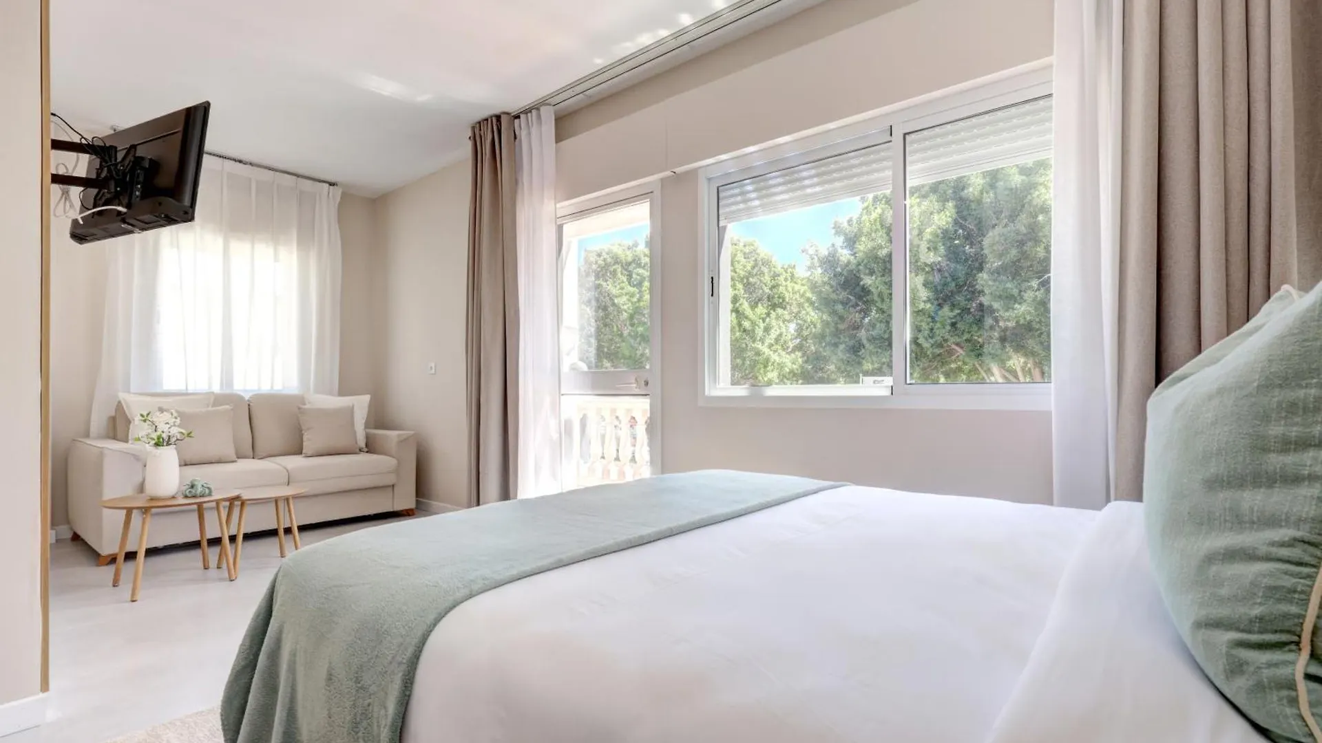 Hostal Puerta Almar Estepona 0*,
