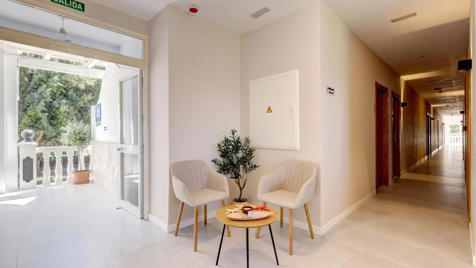 بيت ضيافة Hostal Puerta Almar إِستيبونا
